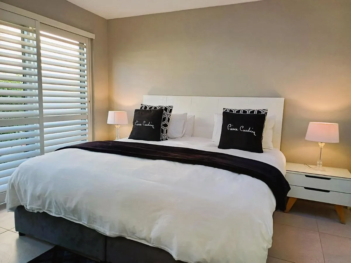 'Antilles'- 6 Bedroom Luxury Villa On The Beach, Sleeps 12 Gordonʼs Bay