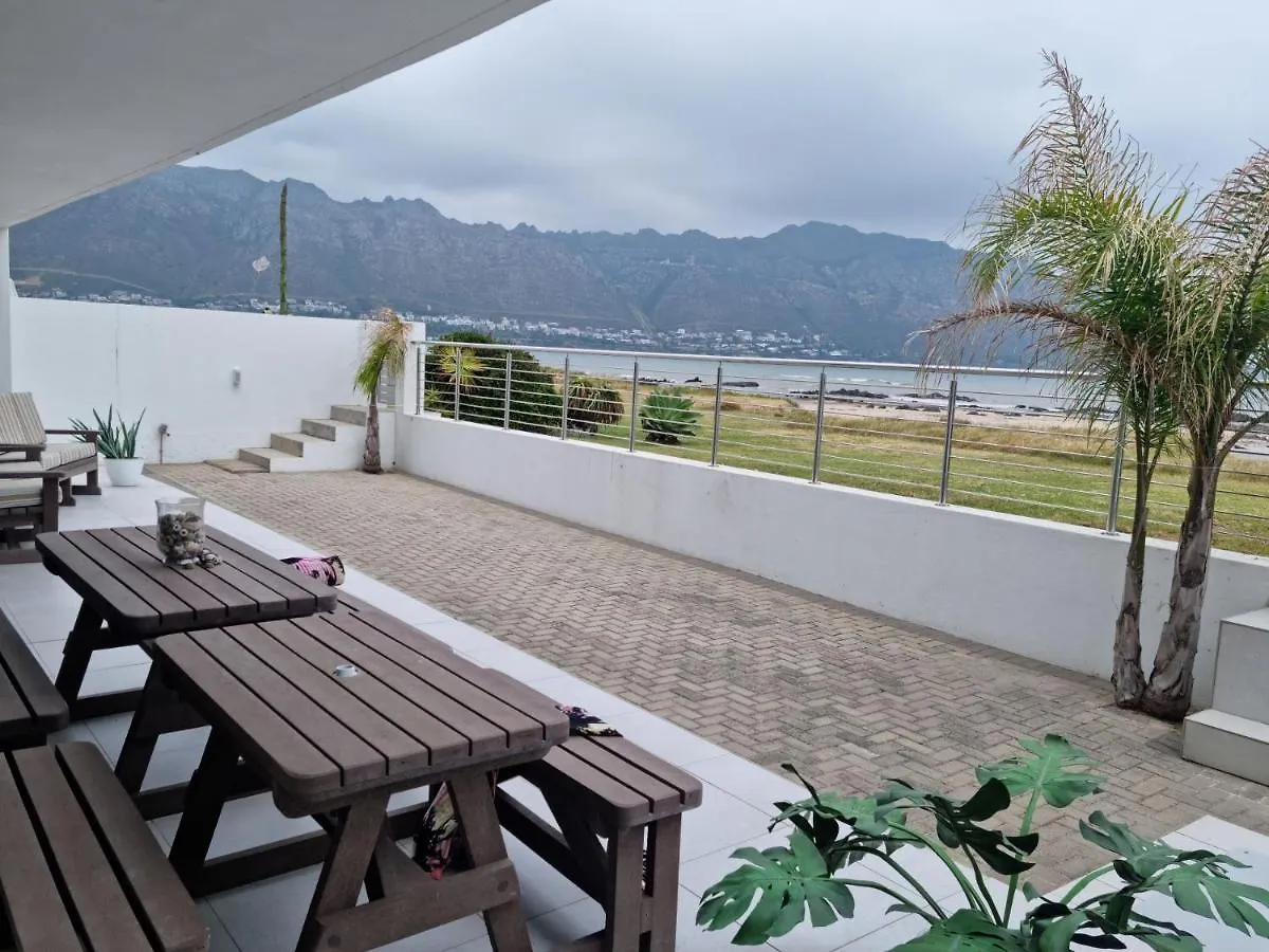 'Antilles'- 6 Bedroom Luxury Villa On The Beach, Sleeps 12 Gordonʼs Bay