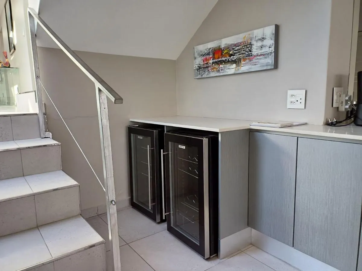 'Antilles'- 6 Bedroom Luxury Villa On The Beach, Sleeps 12 Gordonʼs Bay